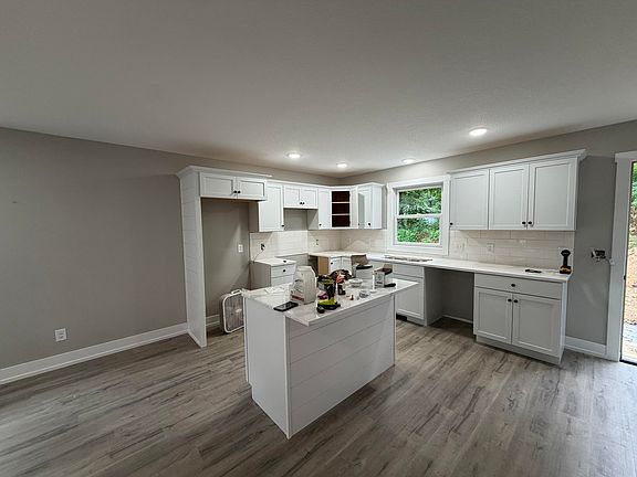 3rd image of 2245 Macarthur Rd
