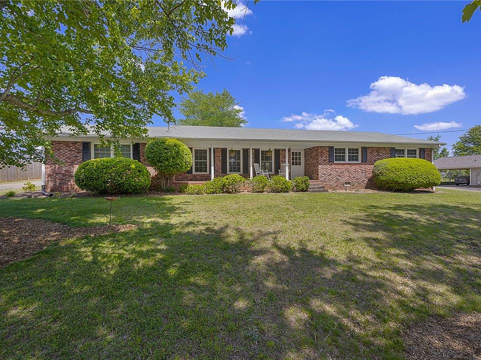 1st image of 205 Meadow Ln