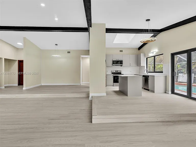 8813 Paradise Ct — Photo 10