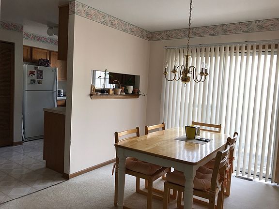 3rd image of 924 Manchester Cir