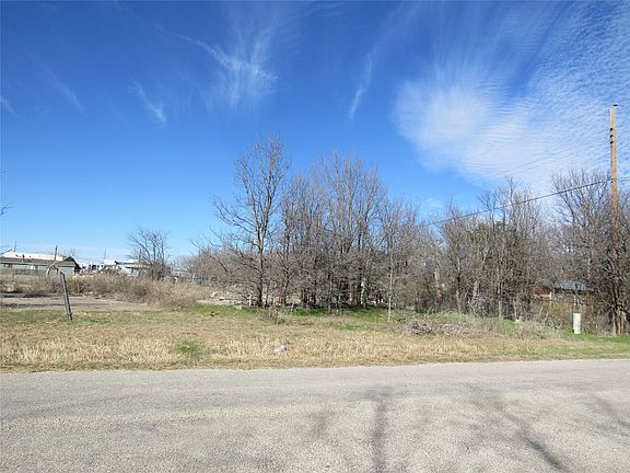 3rd image of 207 Newell Dr