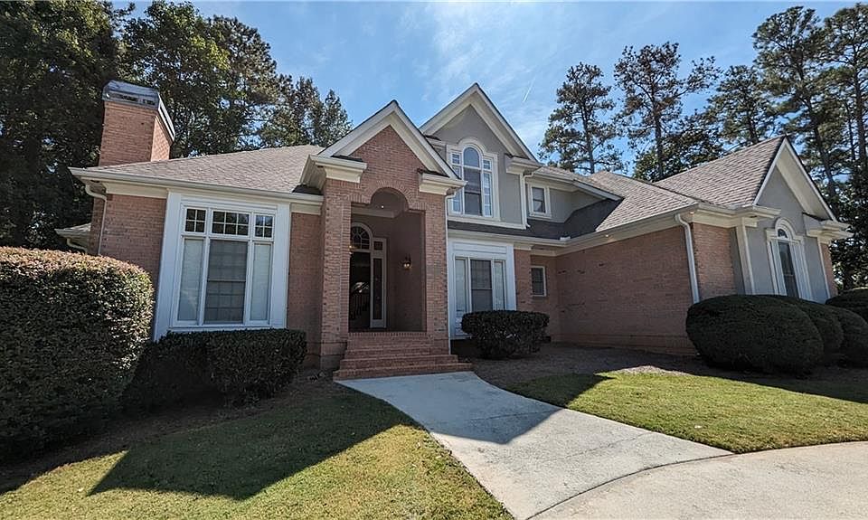 1st image of 1901 Lancaster Dr SE