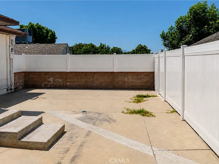 2431 N Lamer St — Photo 16