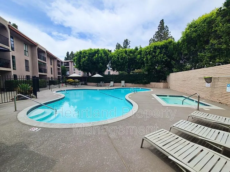 7858 Cowles Mountain Ct #D29 — Photo 9