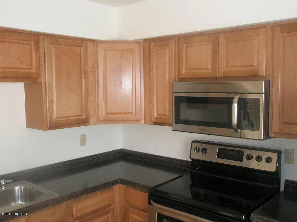 3 bed, 2.5 bath, 1256 sqft, $1,350 — Photo 3
