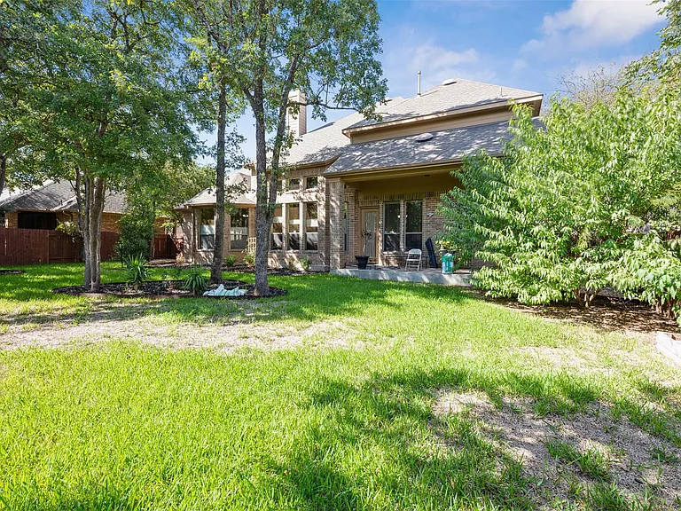 3808 Avery Woods Ln — Photo 17