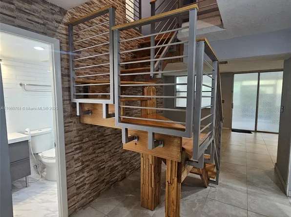 1182 W 37th Ter #11, Hialeah, FL 33012