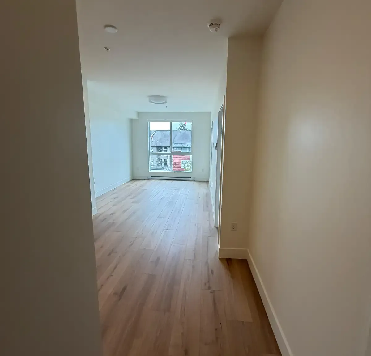 2 bed, 700 sqft, $2,300 — Photo 3