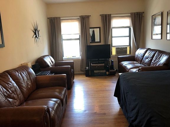 2nd image of 139 W 74th St APT 5B