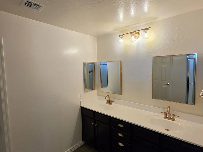 2756 E Hickory St — Photo 35