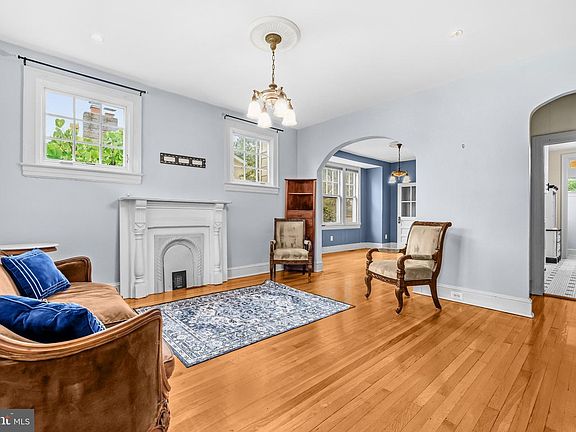 3rd image of 617 Fern Pl NW