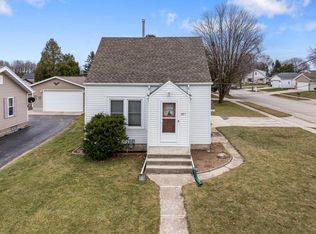 3611 Division St, Manitowoc, WI 54220