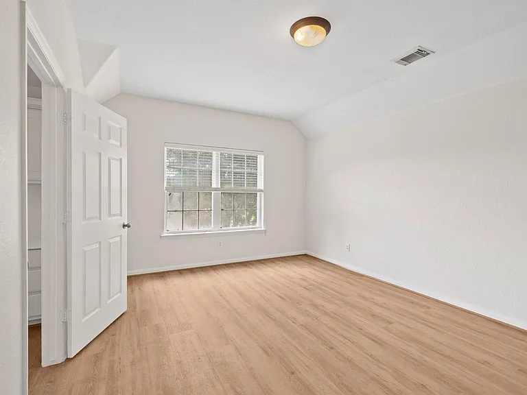 25210 Doves Gate Ct — Photo 32