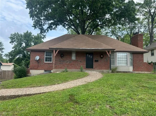 10008 E 83rd St, Raytown, MO 64138