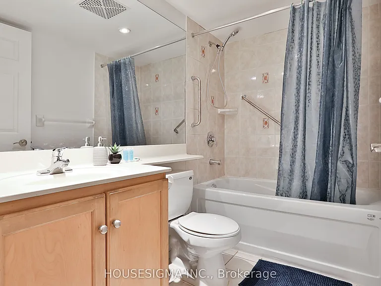 270 Wellington St W #222 — Photo 26