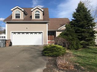 115 S Edgewood Rd, Niantic, CT 06357