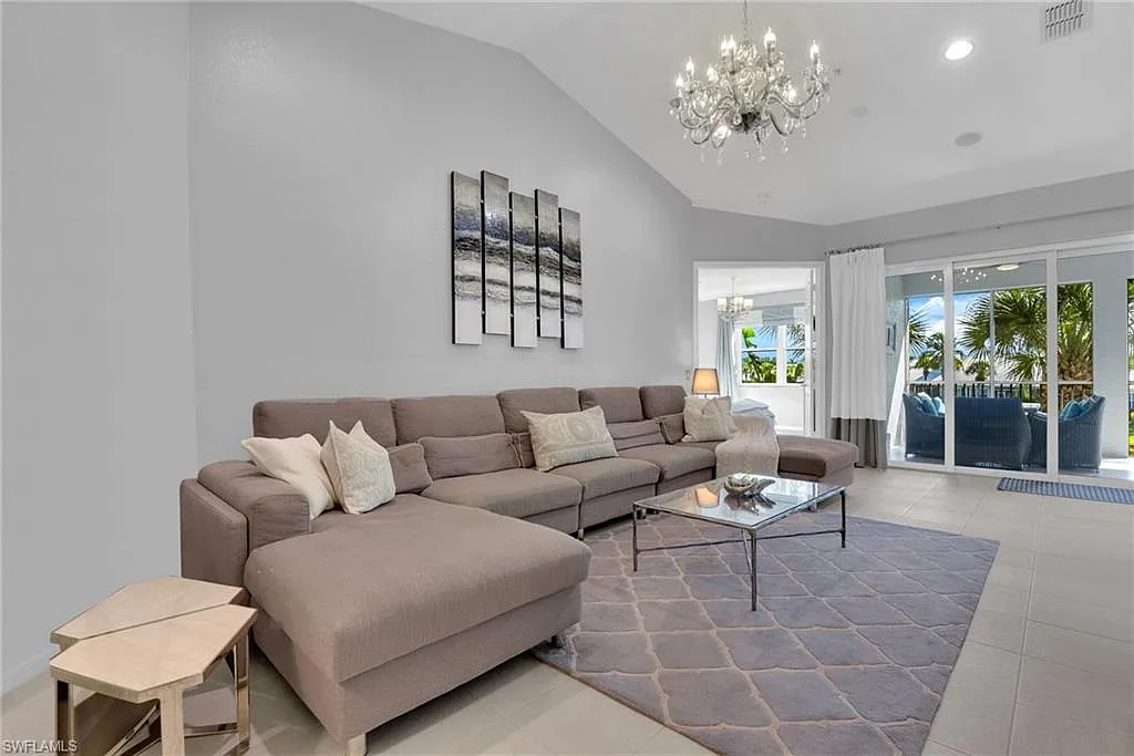 3 bed, 2.0 bath, 1840 sqft, $9,600 — Photo 1