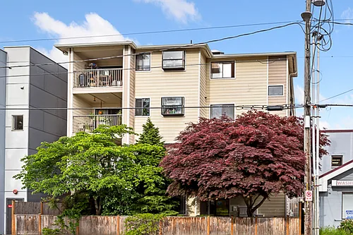 Newland Apartments Photo 1