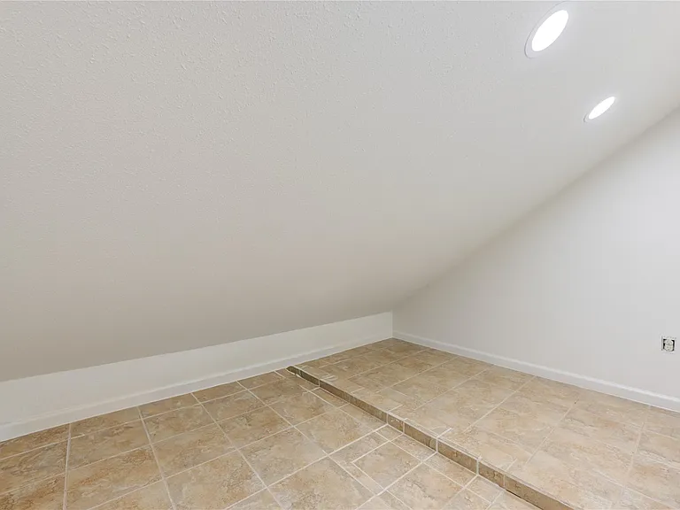 21450 Park Post Ln — Photo 33