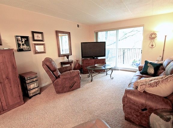 4th image of 5S040 Pebblewood Ln APT W308