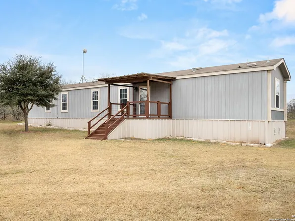1487 Sheffield Rd, Seguin, TX 78155