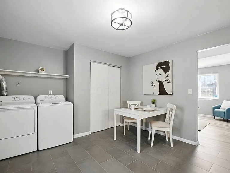 1190 E Long St — Photo 11