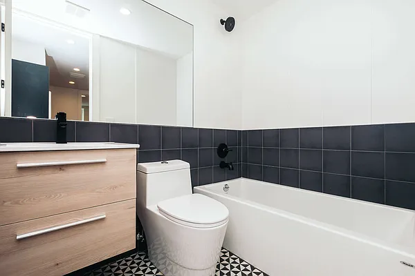 Rented by Nooklyn NYC LLC | media 102