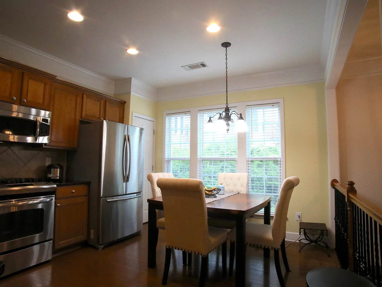 3 bed, 1869 sqft, $2,950 — Photo 2