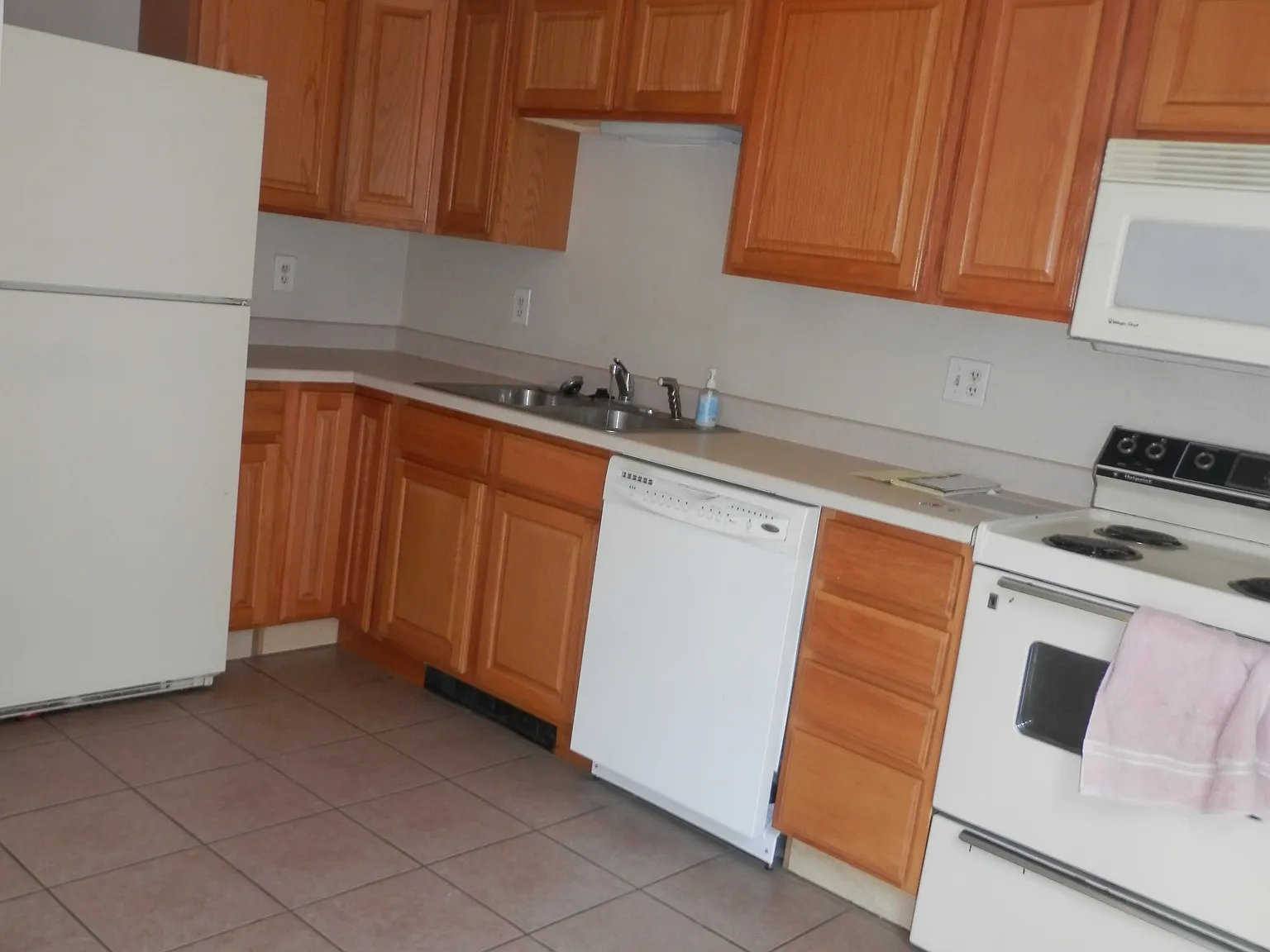 2 bed, 800 sqft, $1,200 — Photo 1