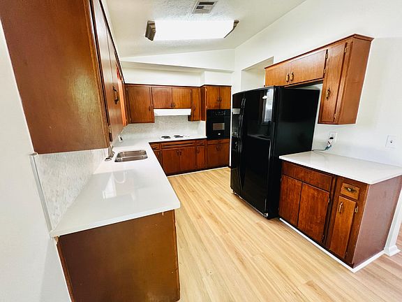 5th image of 2029 Plymouth Ln