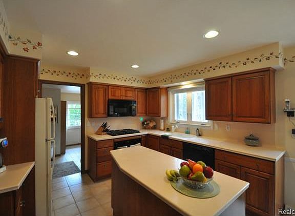4th image of 28927 Oak Point Dr