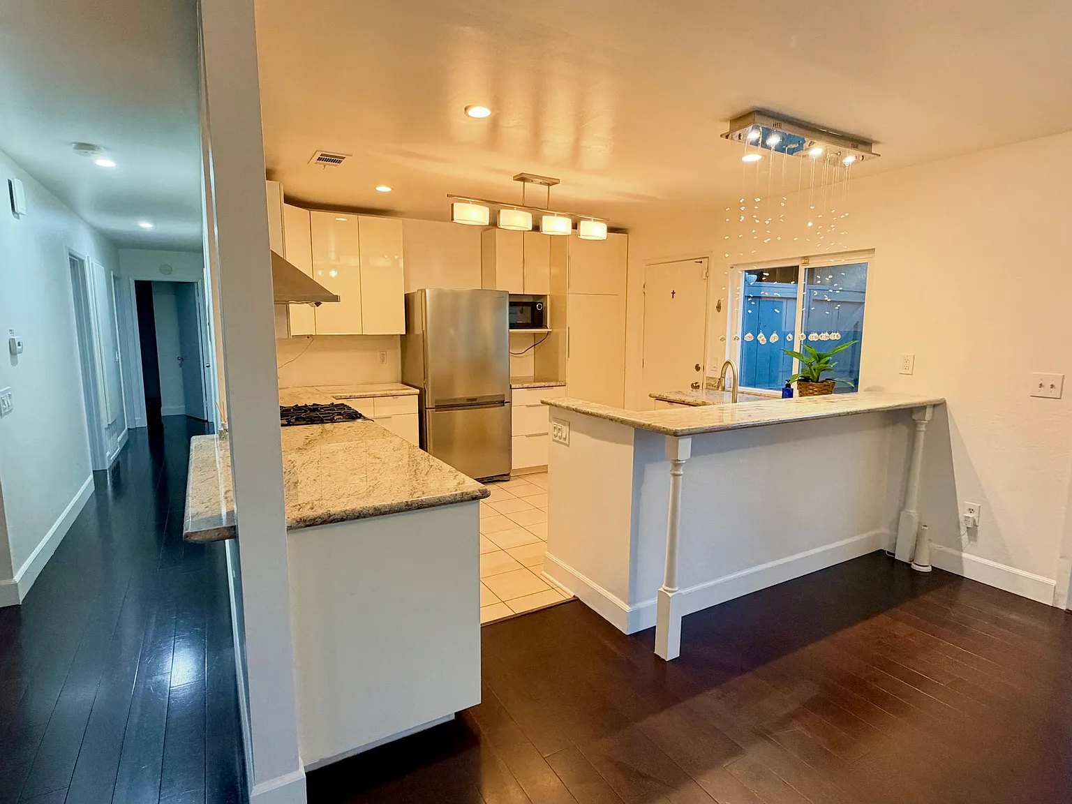 3 bed, 1350 sqft, $3,650 — Photo 2