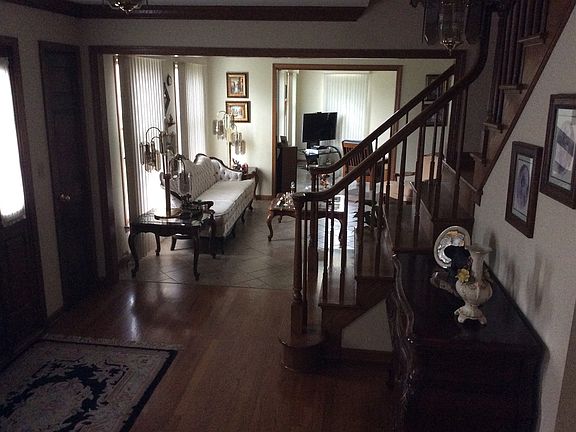 Foyer looking at Living Rm
