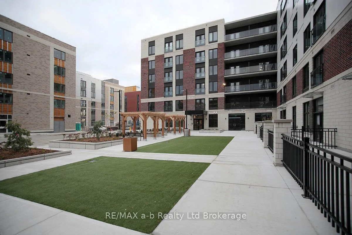 370 South St S — Photo 4