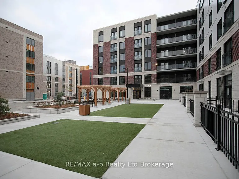 370 South St S #E — Photo 4