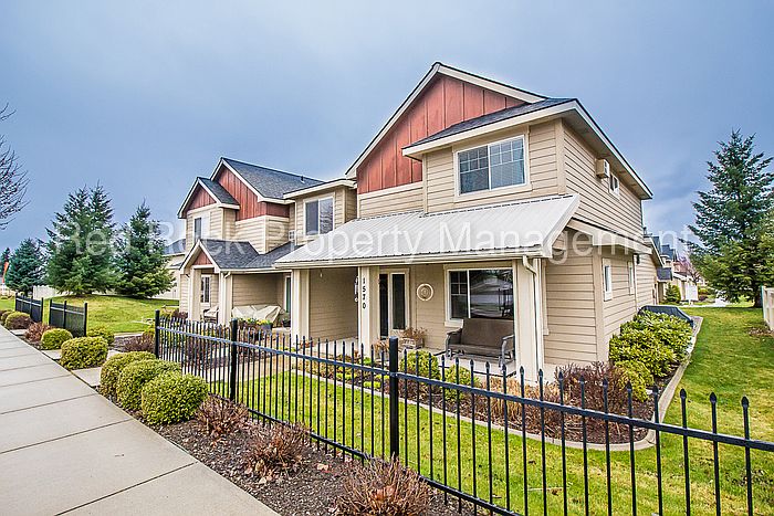 1st image of 1560 Cirque Ln