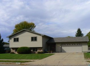 6112 W Sioux K Ct, Sioux Falls, SD 57106