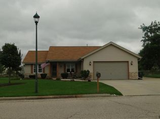 506 Foxmead Dr, Waterford, WI 53185