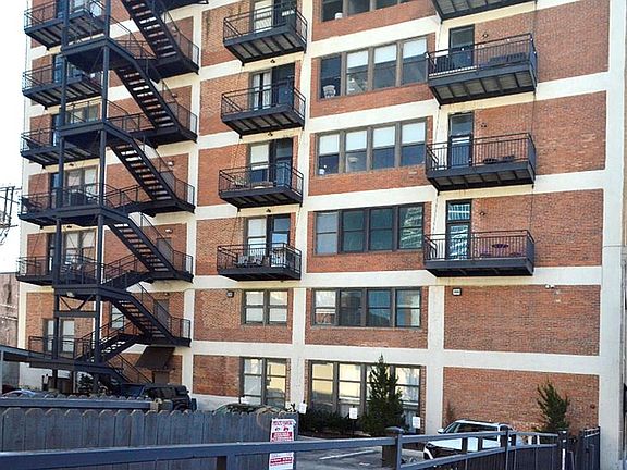 4th image of 1535 Walnut St APT 301