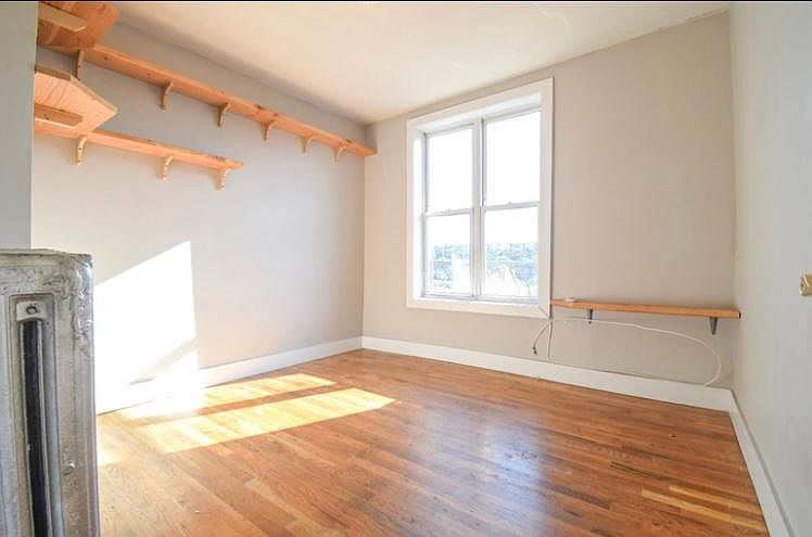 1st image of 11404 208th St Floor 1