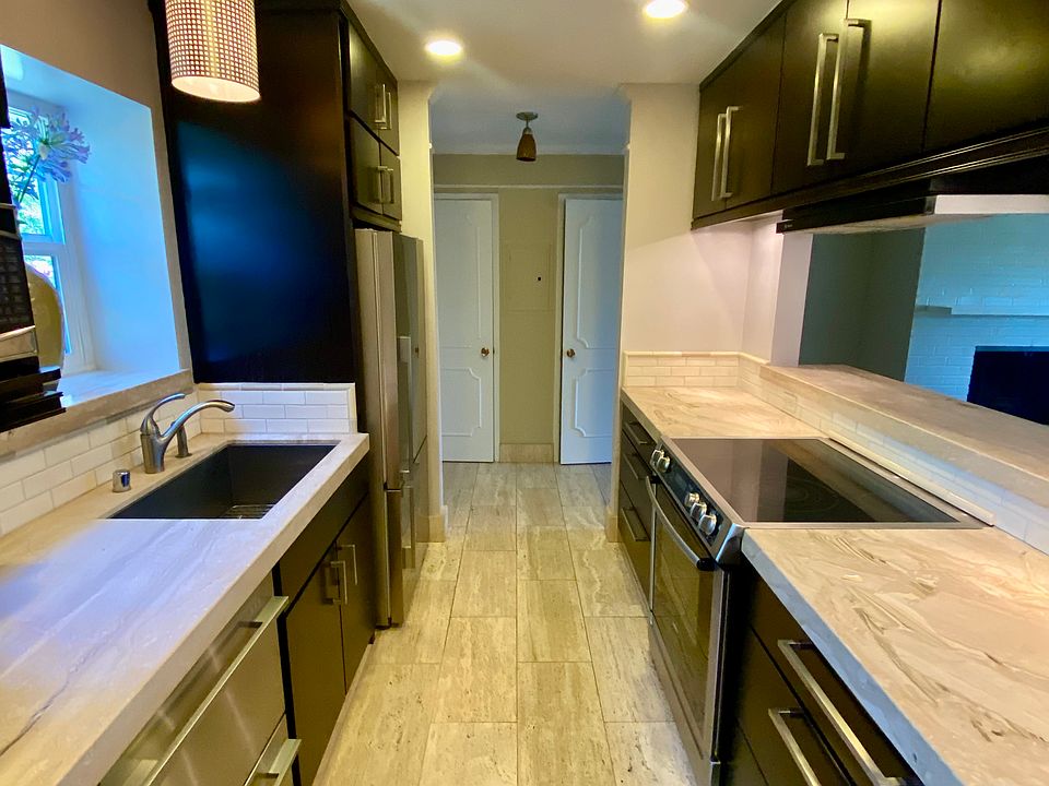 Kitchen, opposite pass through breakfast bar
