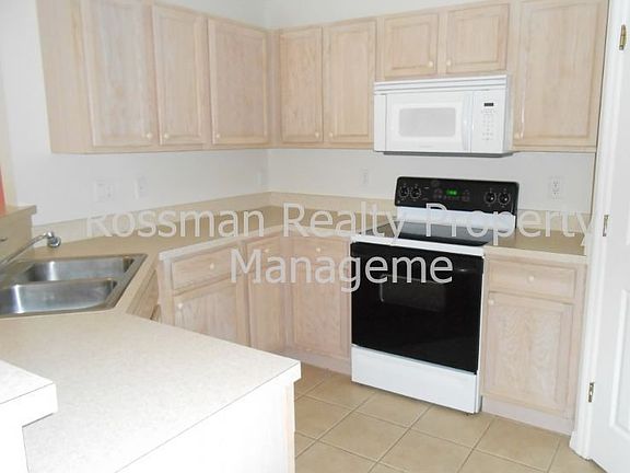 2nd image of 631 Hawthorne Ave S