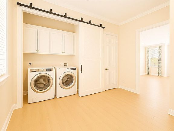 4th image of 2423 Ralph St