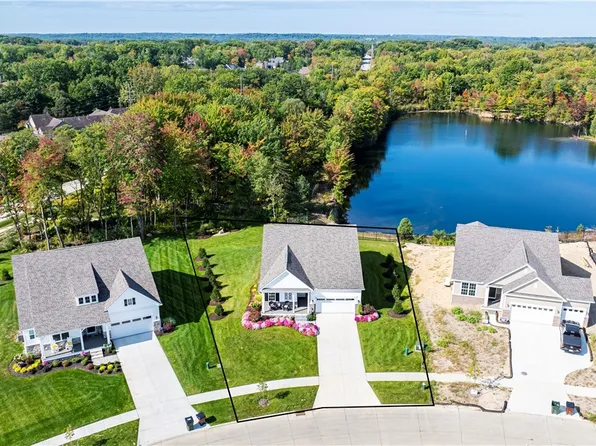 909 Penny Ln, Aurora, OH 44202