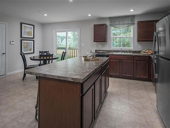 4th image of 2826 Pointe Harbor Dr