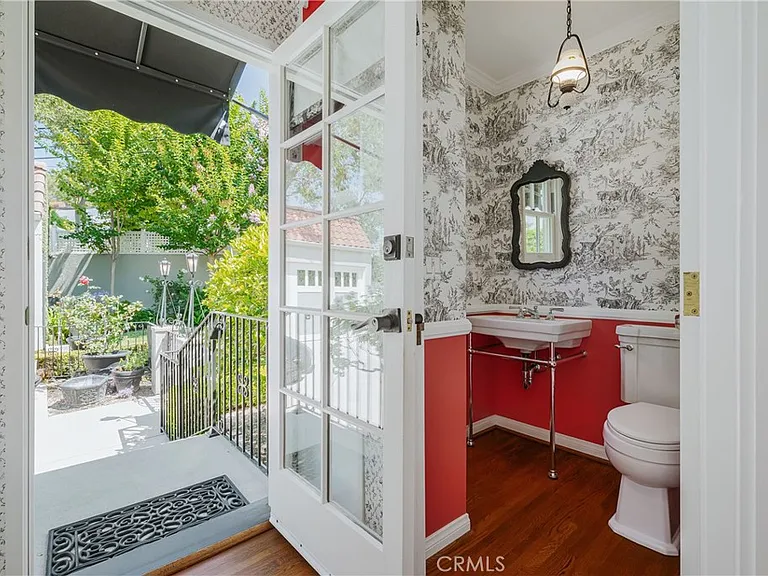 1243 Rossmoyne Ave — Photo 17