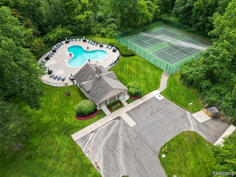 7422 Azalea Ct — Photo 2