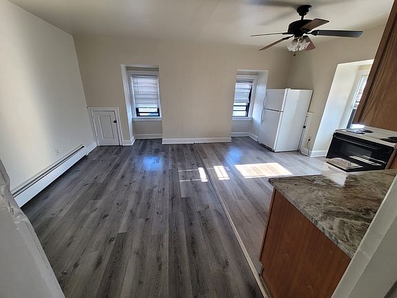 2nd image of 1639 Newport Ave APT 3B