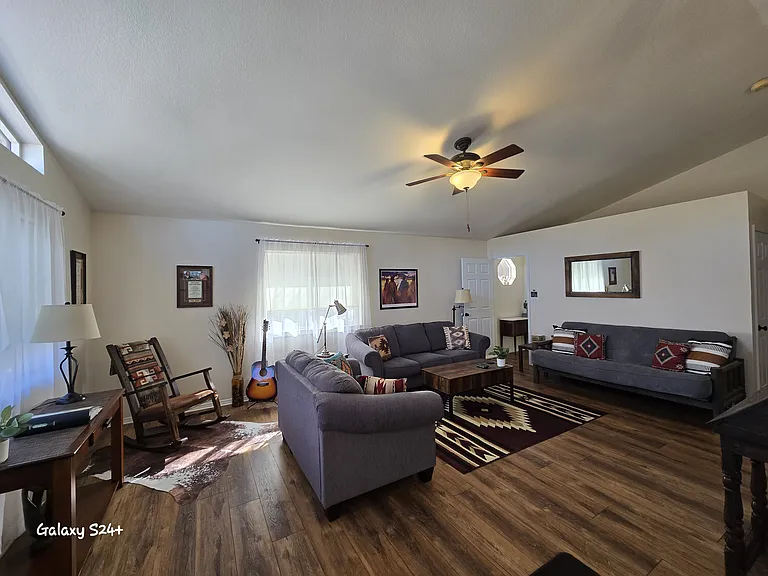 81 Loafers Ln — Photo 5