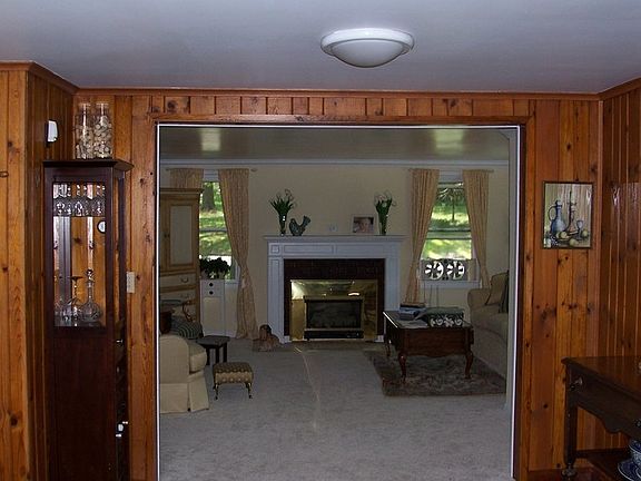 4th image of 824 Brookfield St
